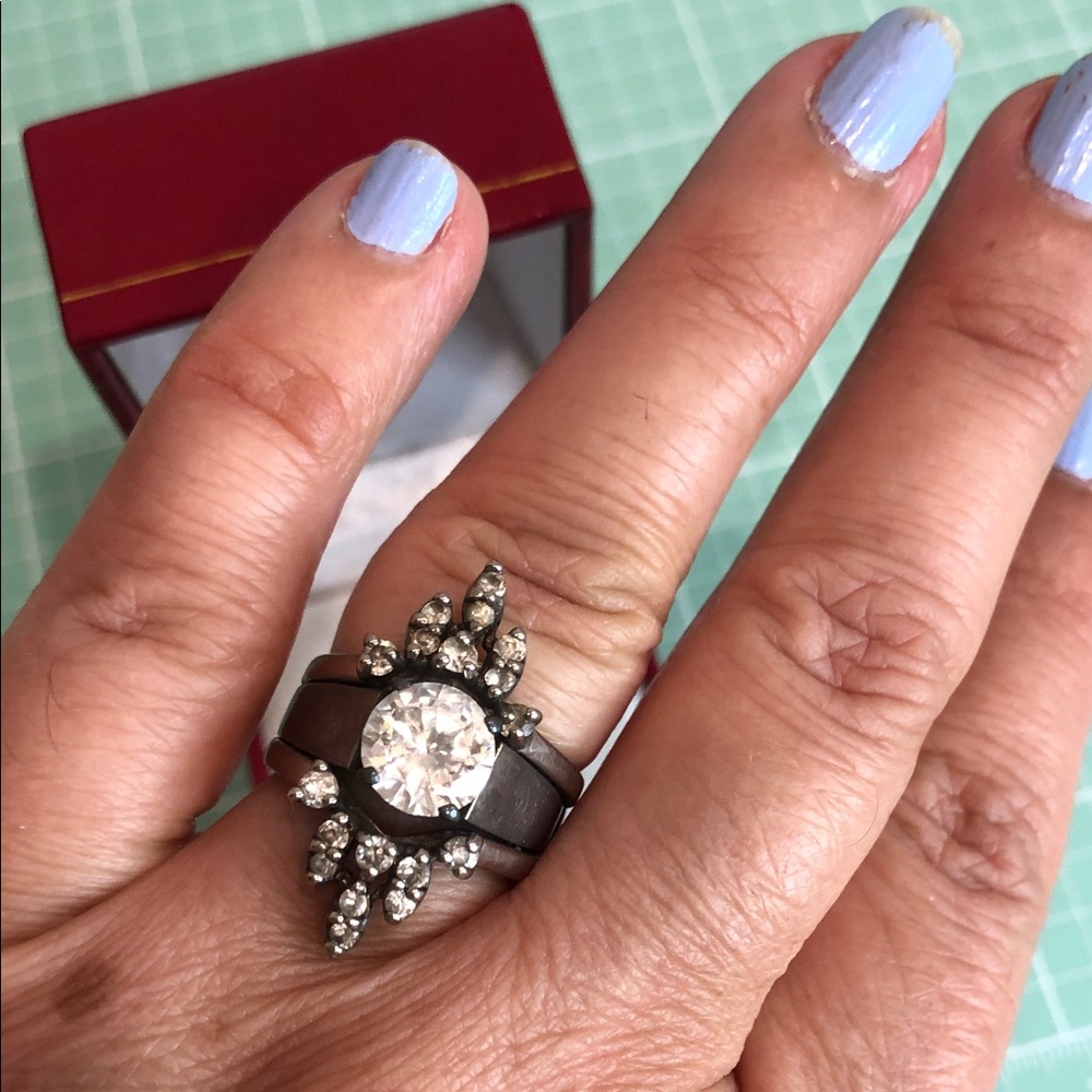 Exquisite Vintage 2 piece Sterling Silver and Sparkling CZ Women's Ring.